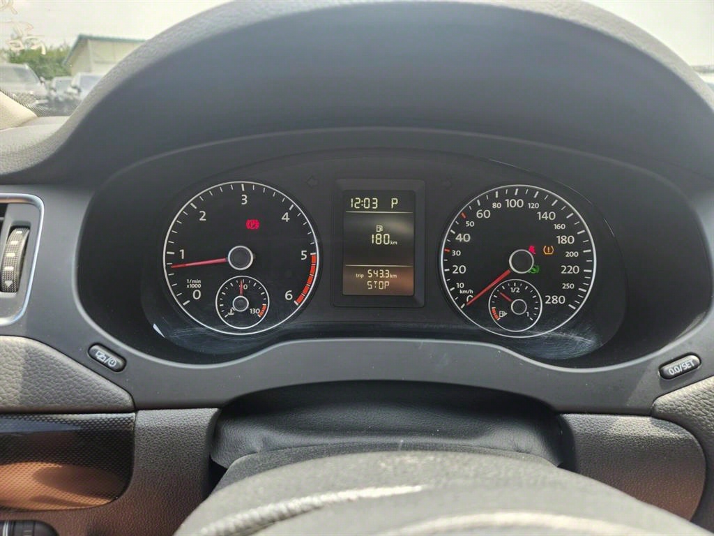 Volkswagen Jetta - Vista 6