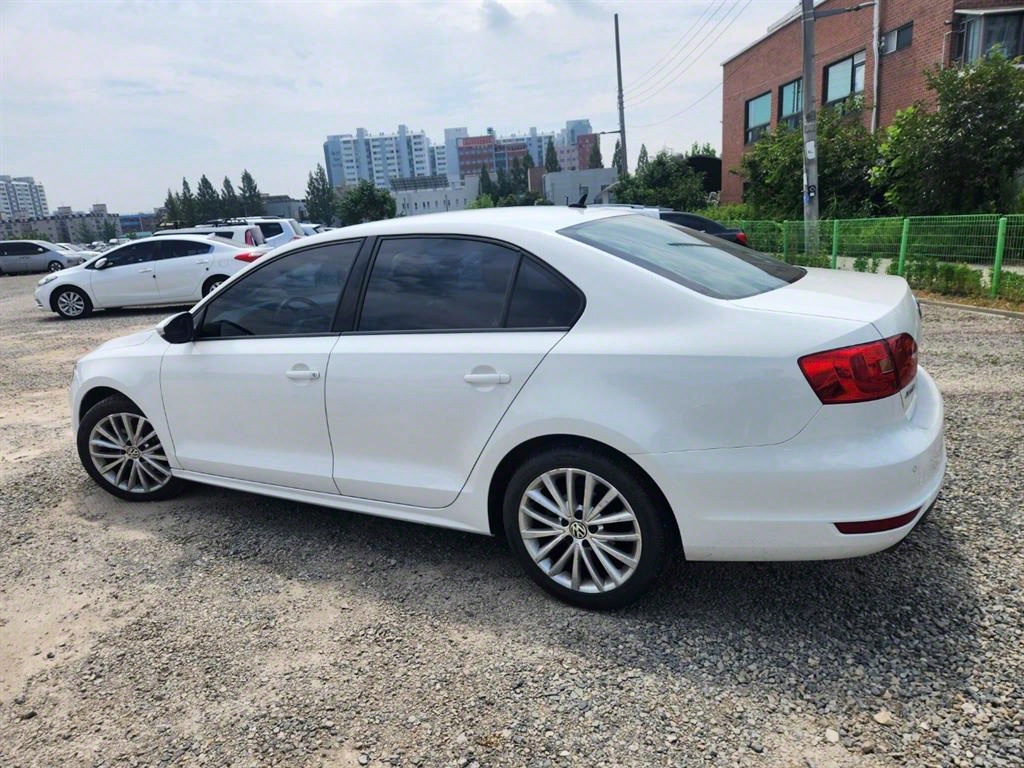 Volkswagen Jetta - Vista 4