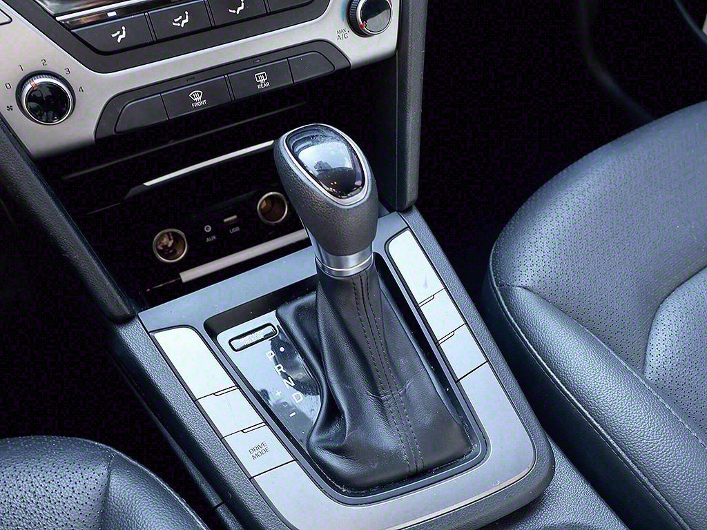 HYUNDAI Avante 2018 Blanco - Importación desde Corea - HF Imports Iquique - Foto 7