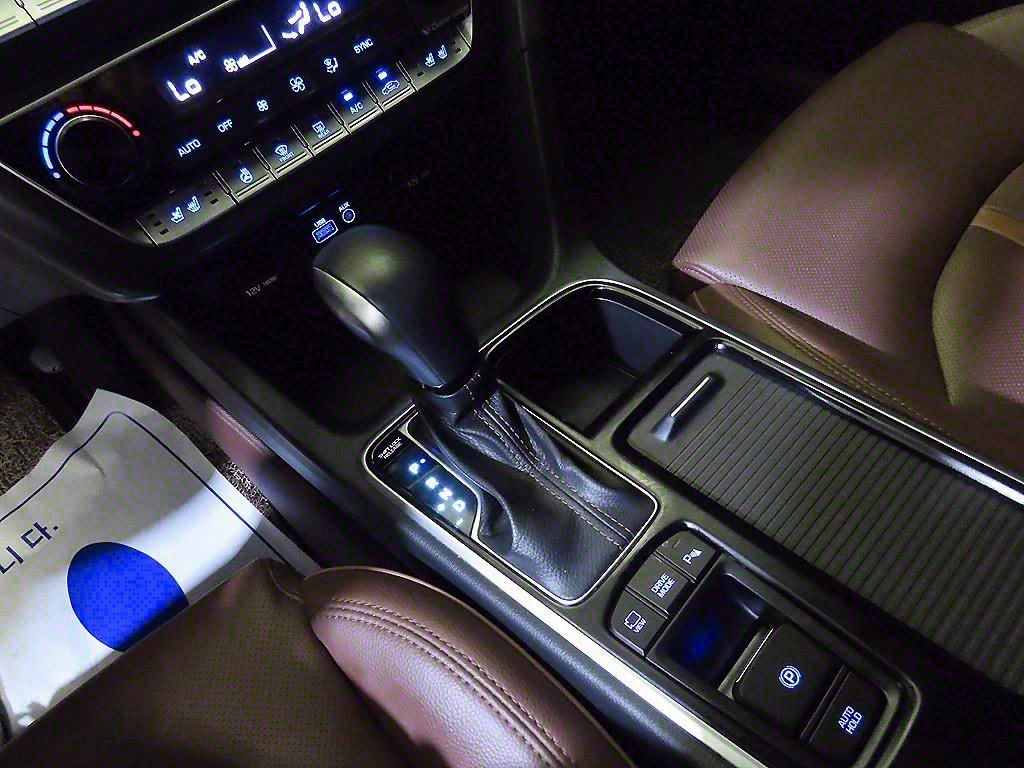 HYUNDAI Sonata - Vista 12