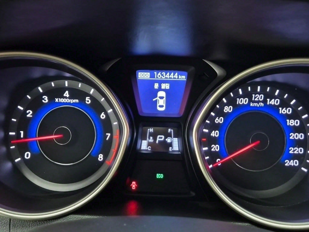 HYUNDAI Avante - Vista 6