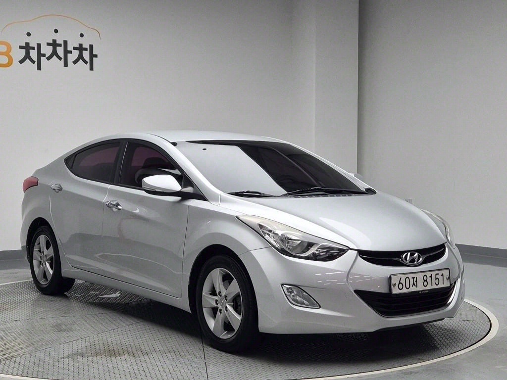 HYUNDAI Avante - Vista 4