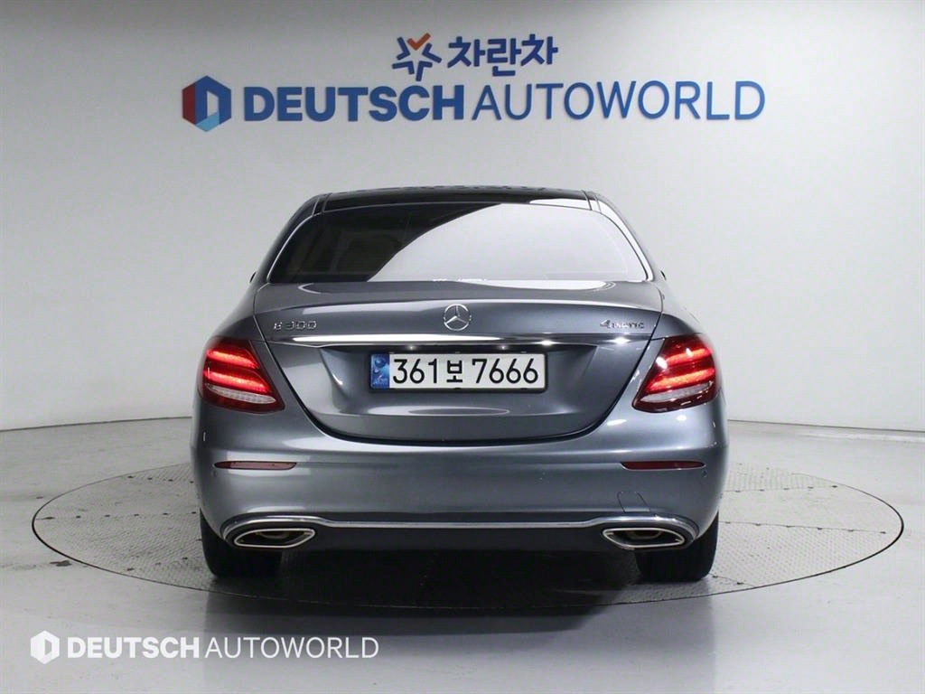 Mercedes Benz E class - Vista 4