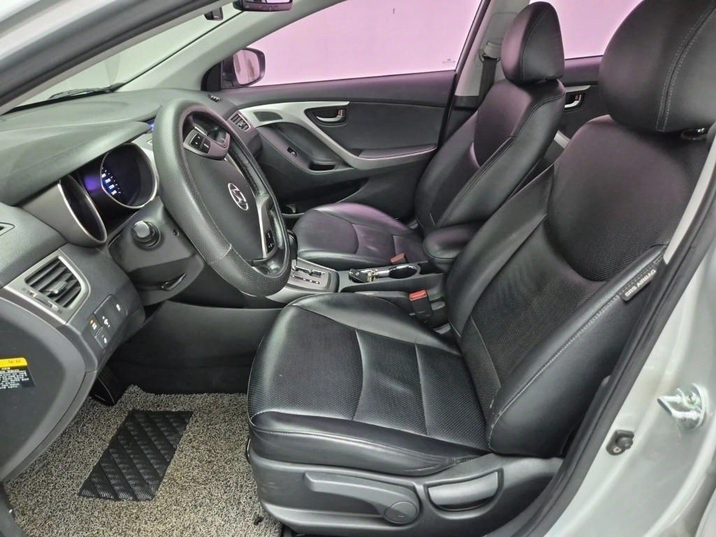 HYUNDAI Avante - Vista 11