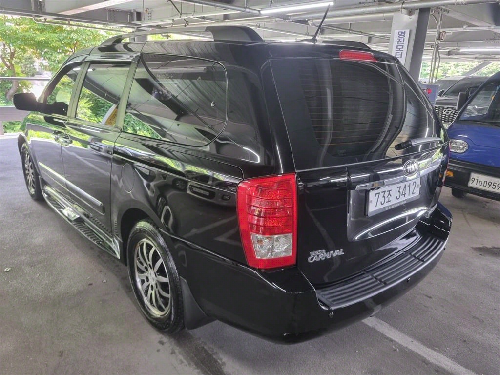 KIA Carnival - Vista 5