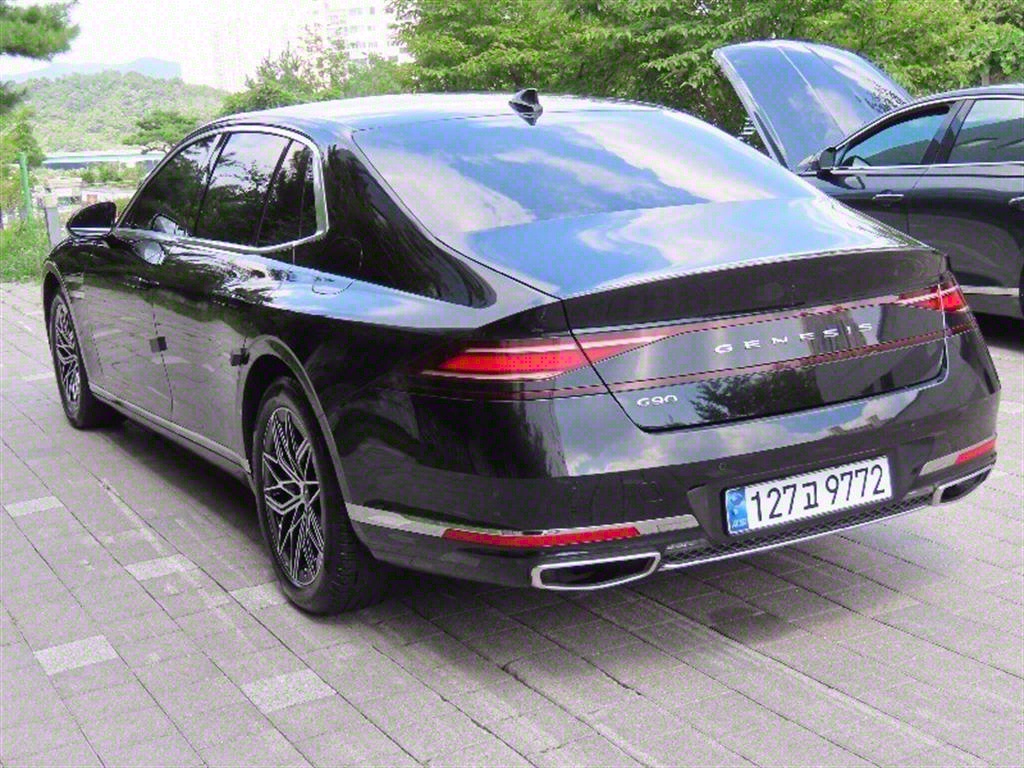 Genesis G90 - Vista 7