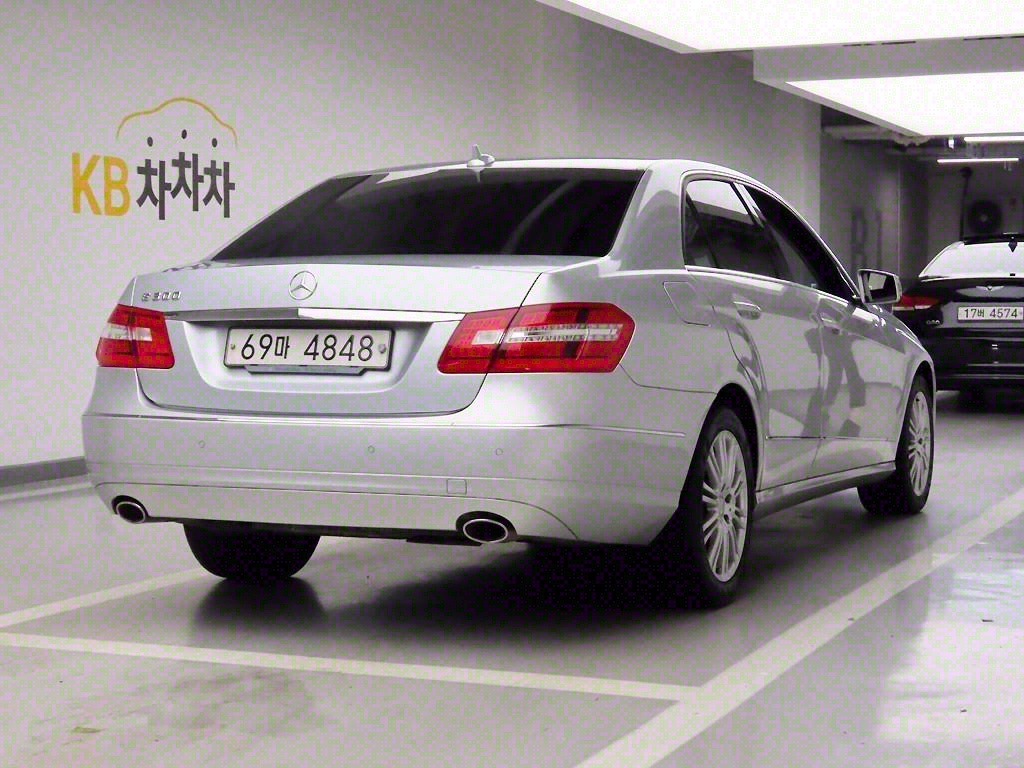 Mercedes Benz E class - Vista 4