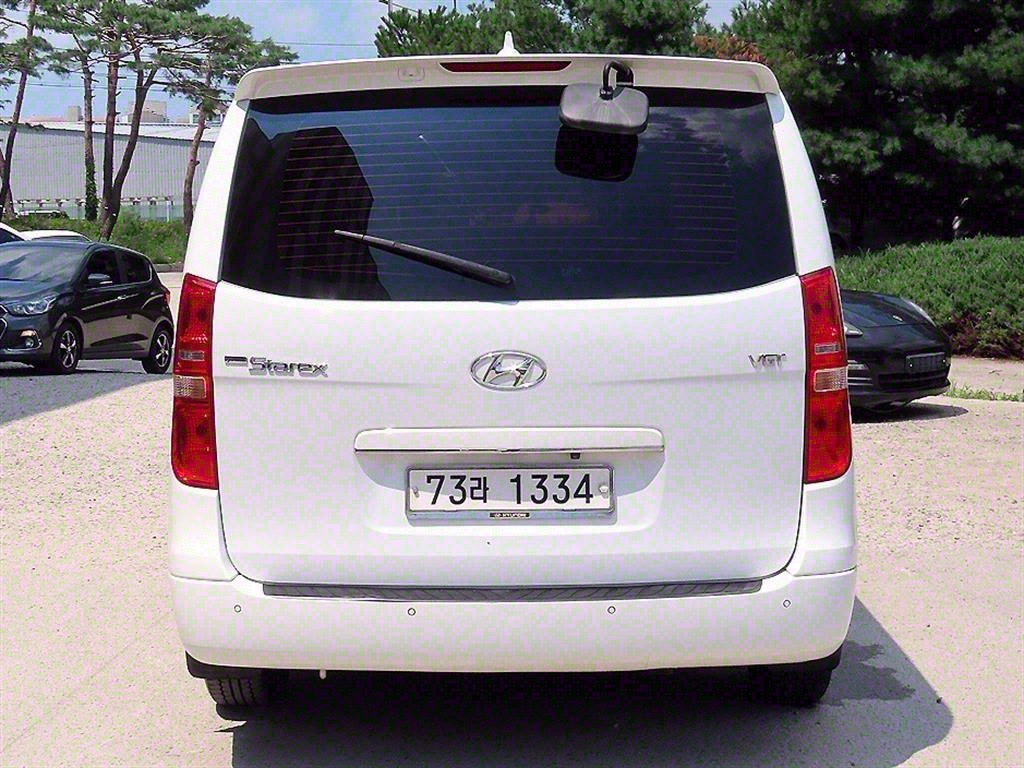 HYUNDAI Starex - Vista 4