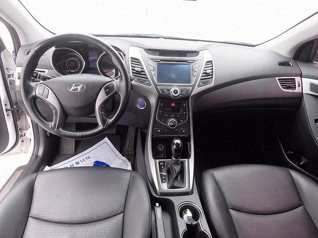 HYUNDAI Avante - Vista 7