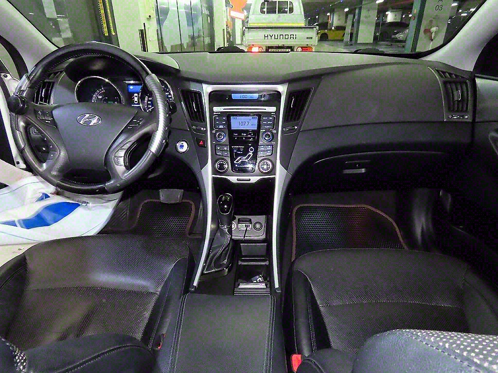 HYUNDAI Sonata - Vista 9