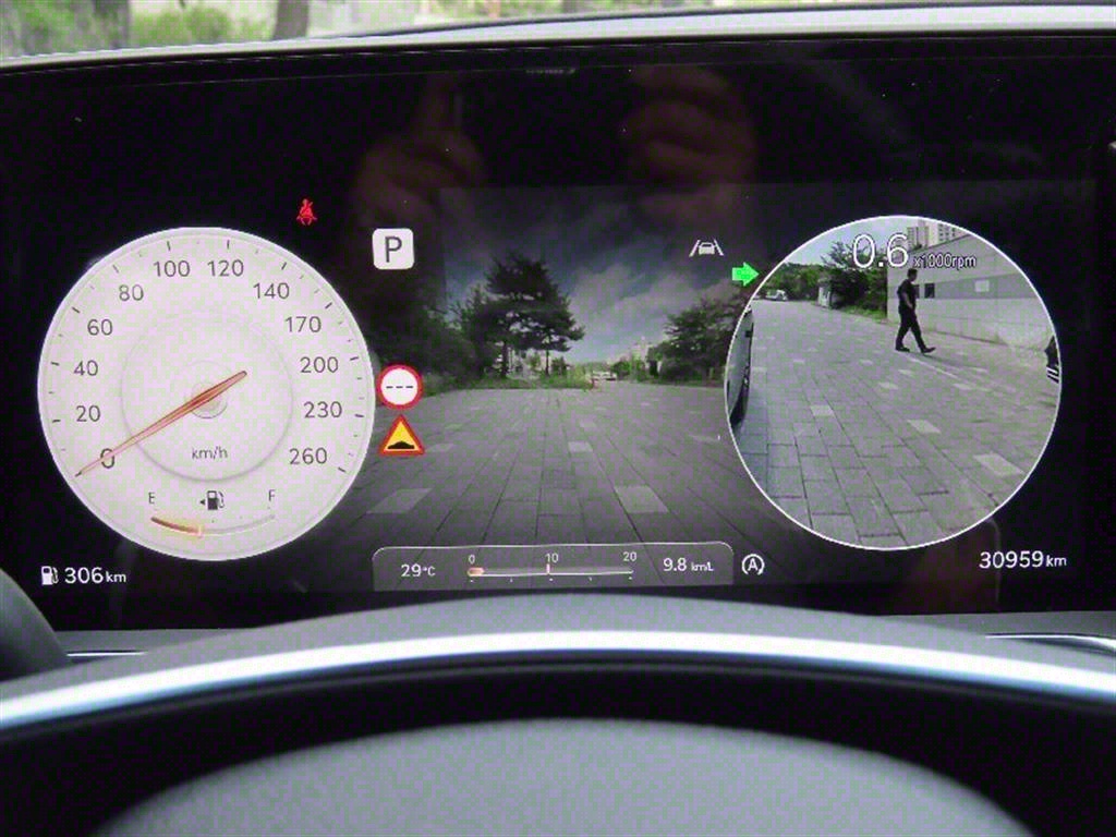 Genesis G90 - Vista 9