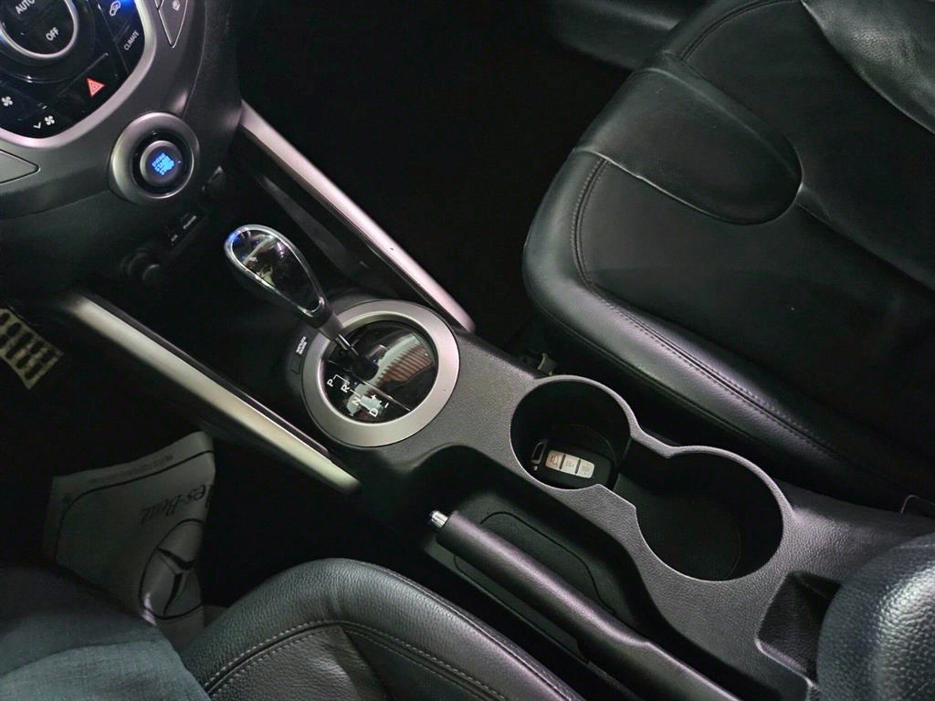 HYUNDAI Veloster - Vista 11