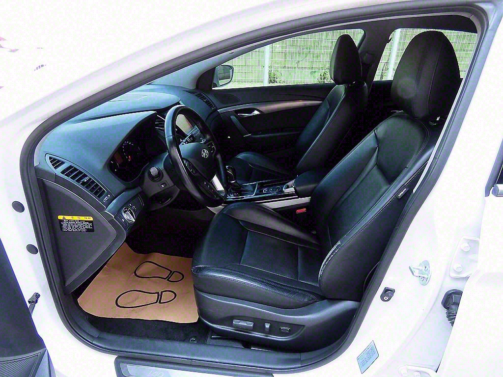 HYUNDAI i40 - Vista 5