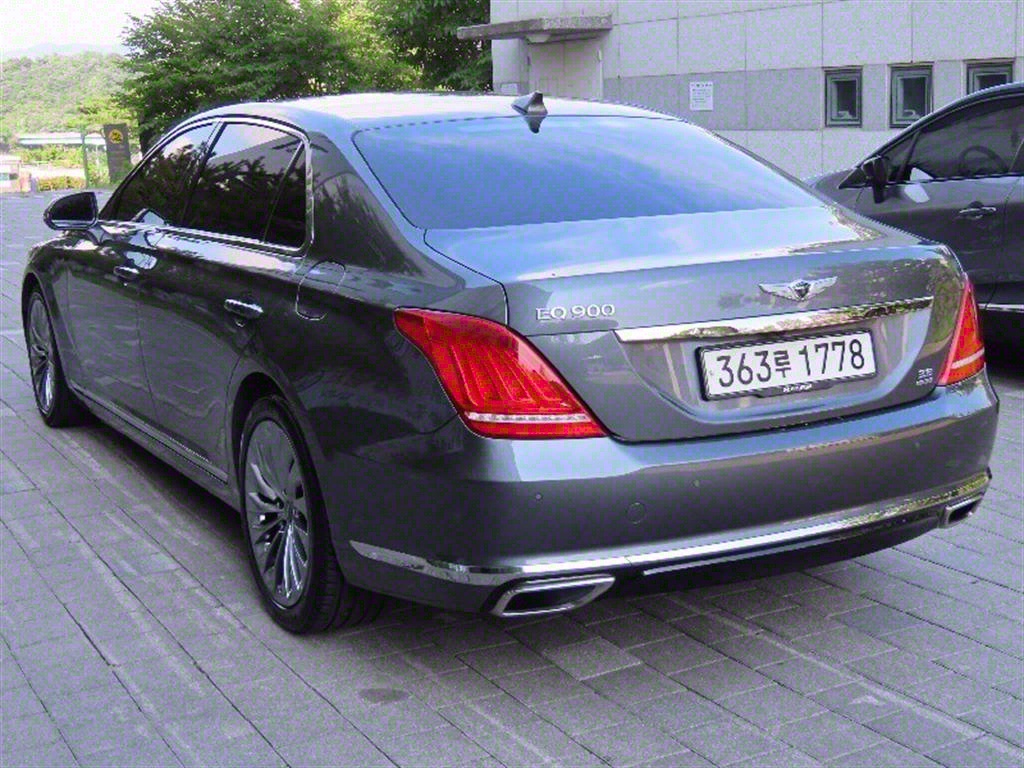 Genesis EQ900 - Vista 6