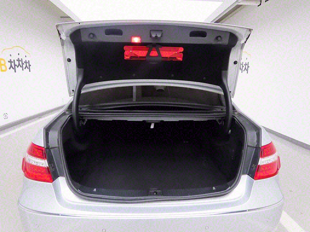 Mercedes Benz E class - Vista 5