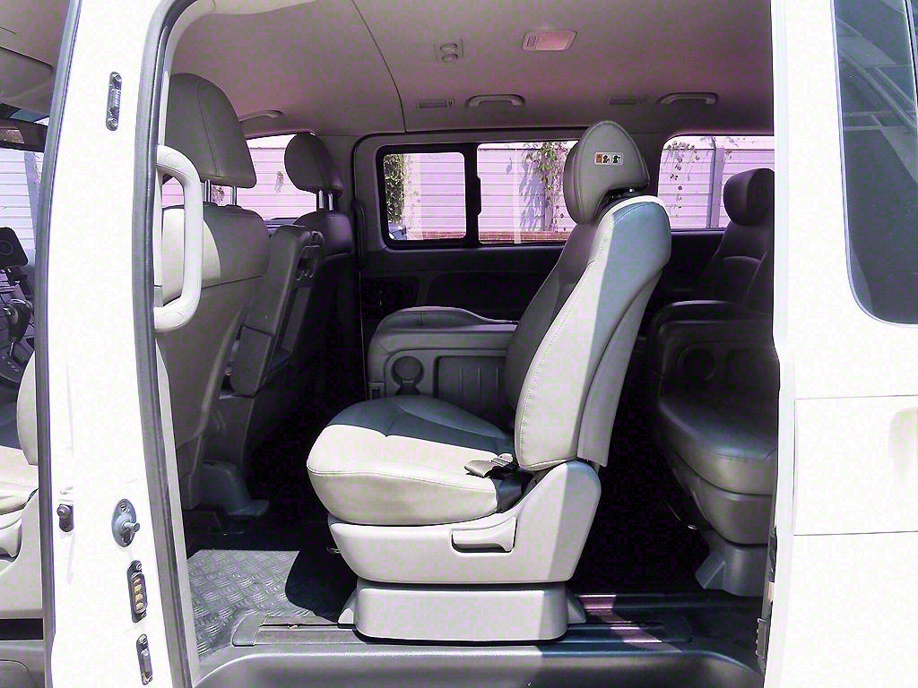HYUNDAI Starex - Vista 6
