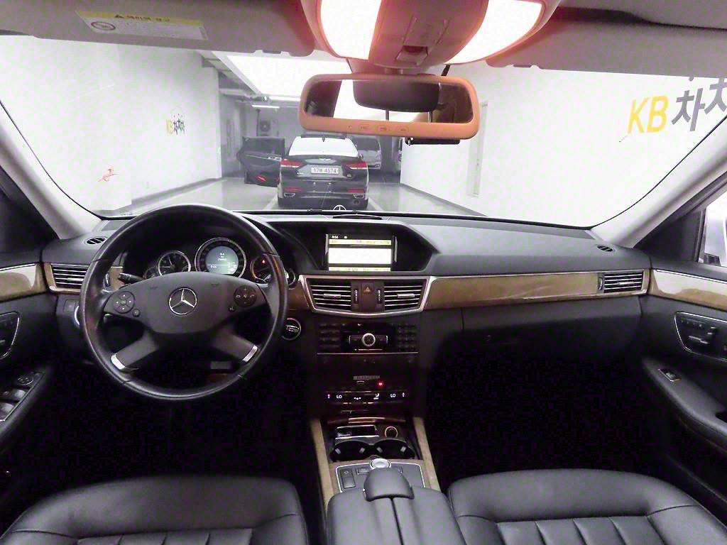 Mercedes Benz E class - Vista 8