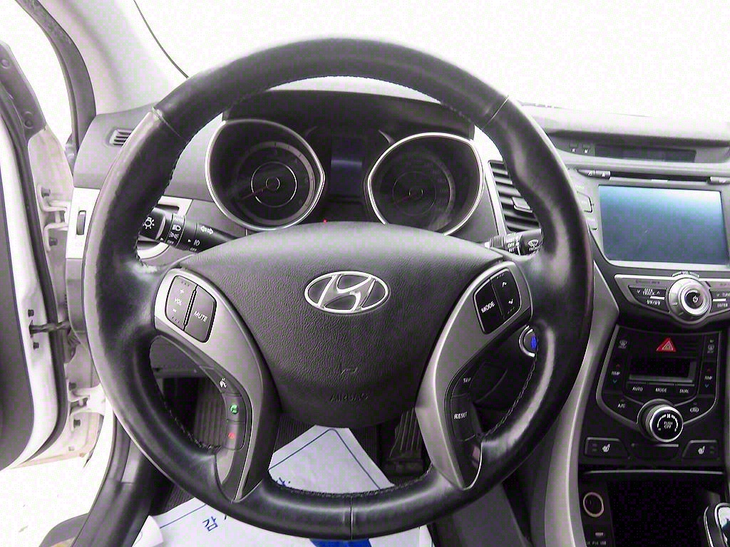 HYUNDAI Avante - Vista 8