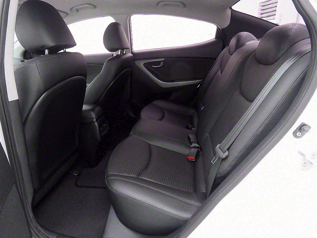 HYUNDAI Avante - Vista 6