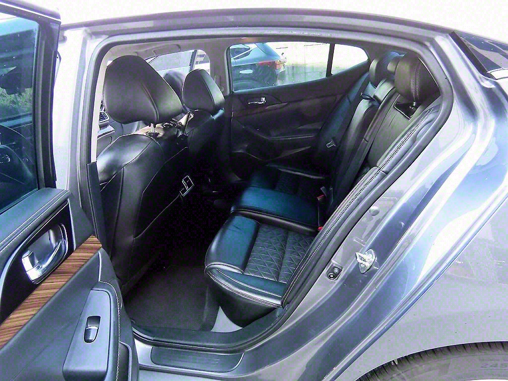 Nissan Maxima - Vista 6