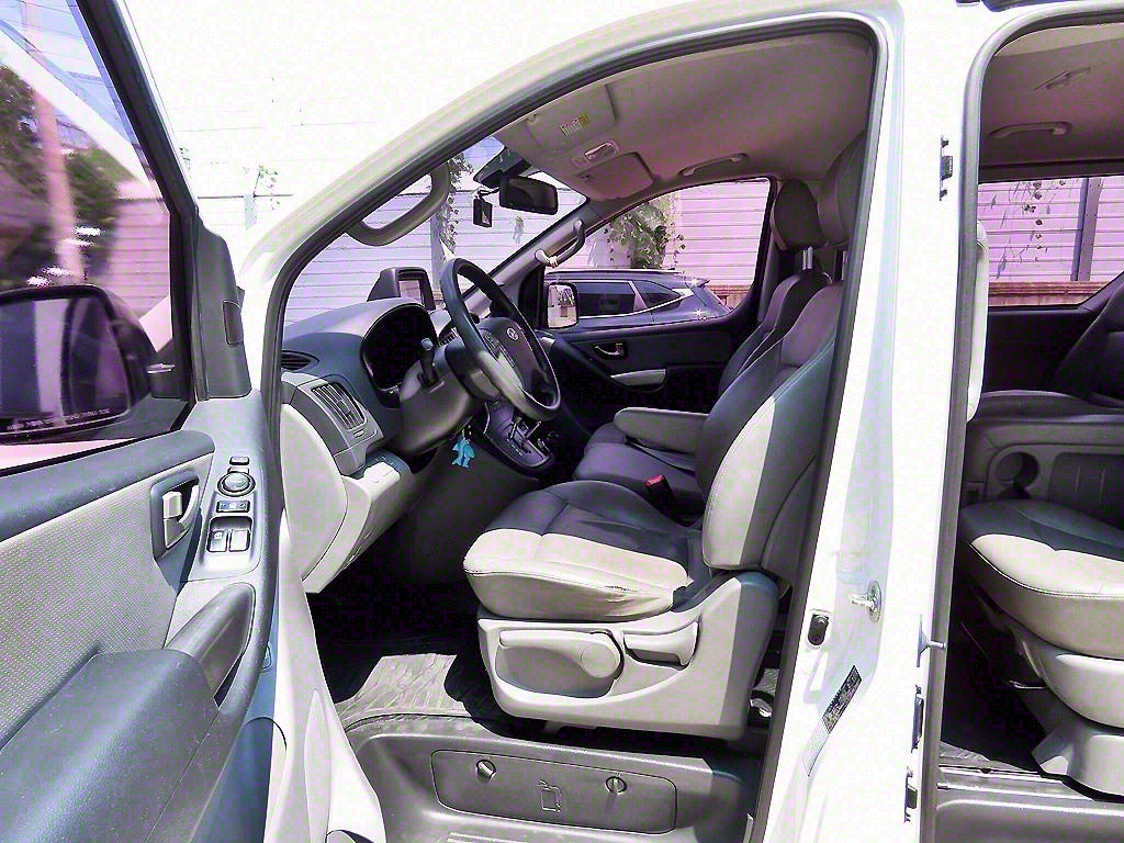 HYUNDAI Starex - Vista 5