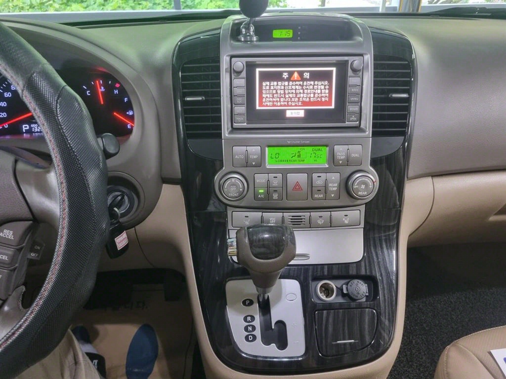 KIA Carnival - Vista 11