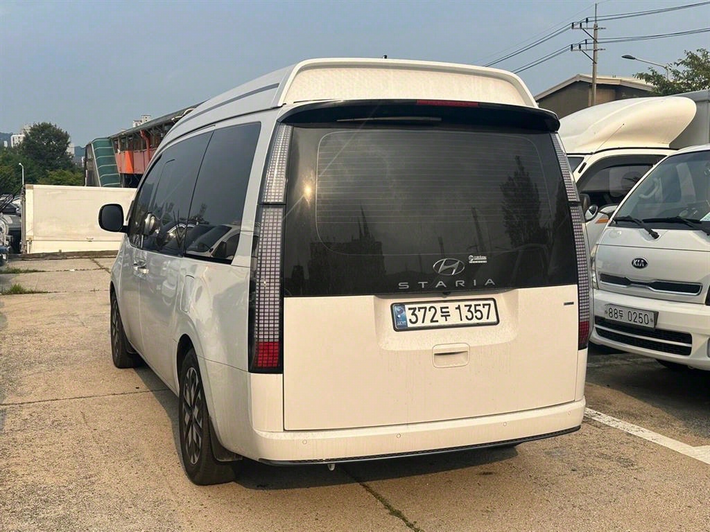 HYUNDAI Staria - Vista 4