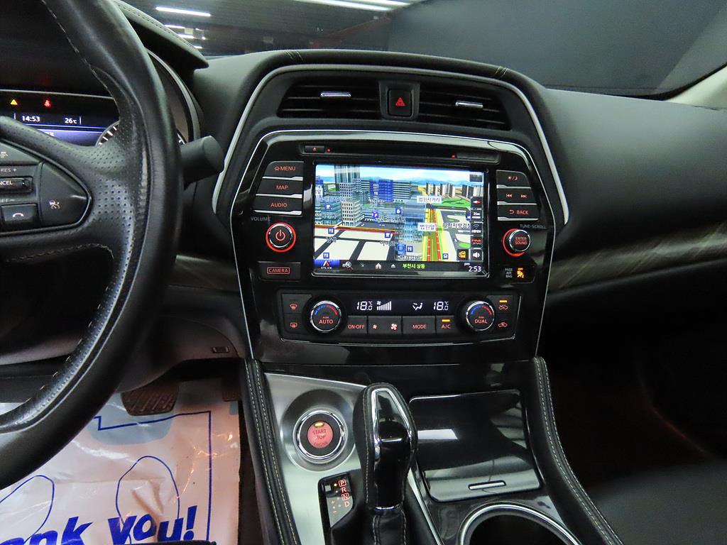 Nissan Maxima - Vista 10