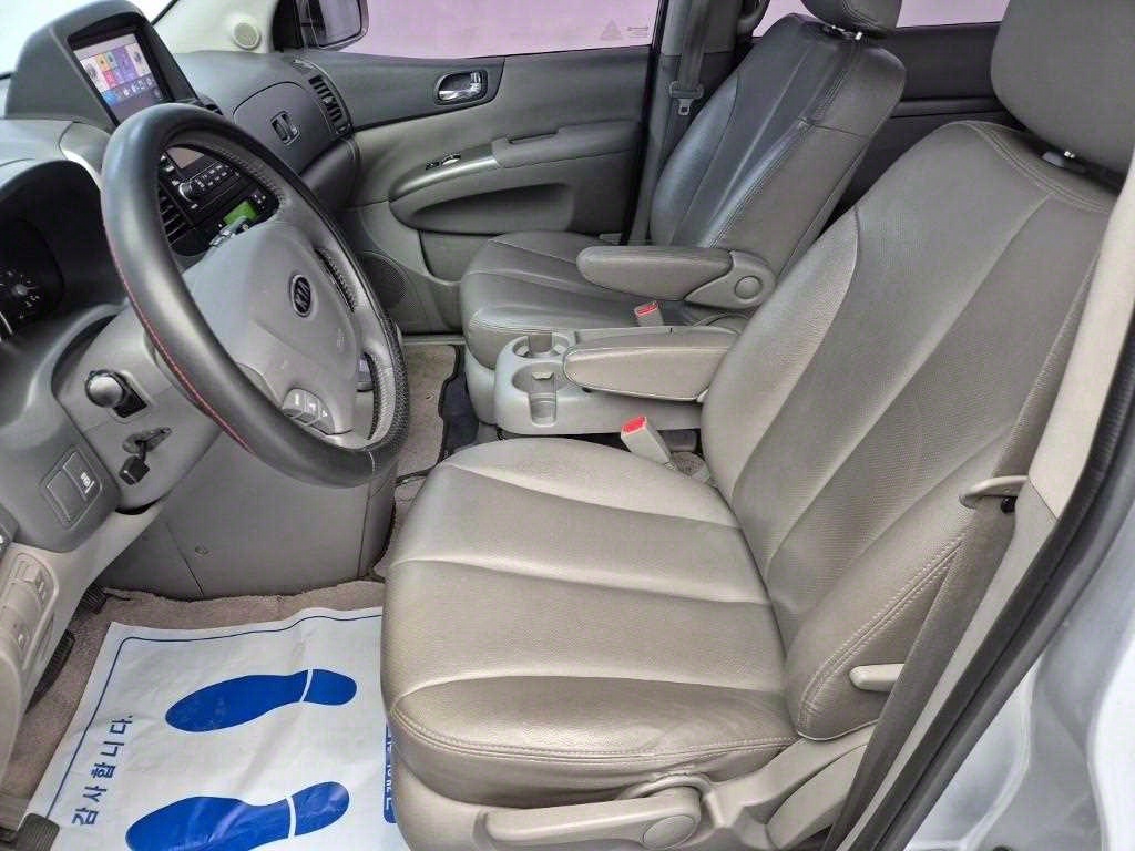 KIA Carnival - Vista 11