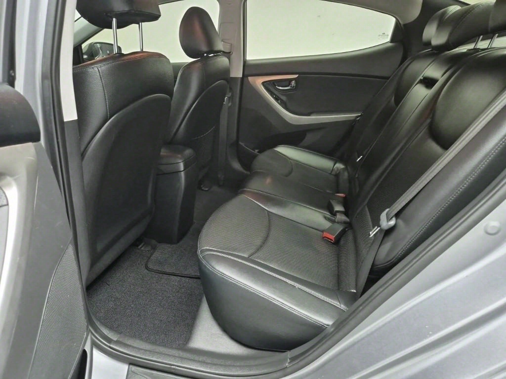 HYUNDAI Avante - Vista 11