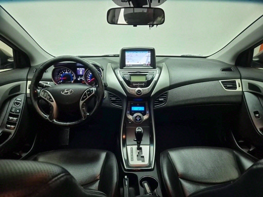 HYUNDAI Avante - Vista 7