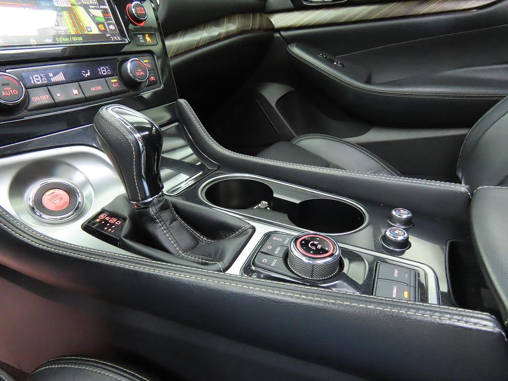 Nissan Maxima - Vista 11