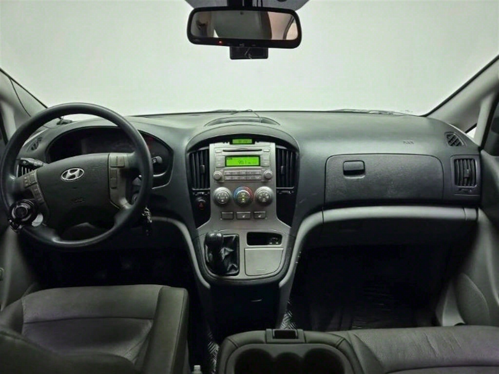 HYUNDAI Starex - Vista 7