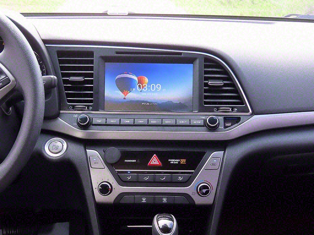 HYUNDAI Avante - Vista 10