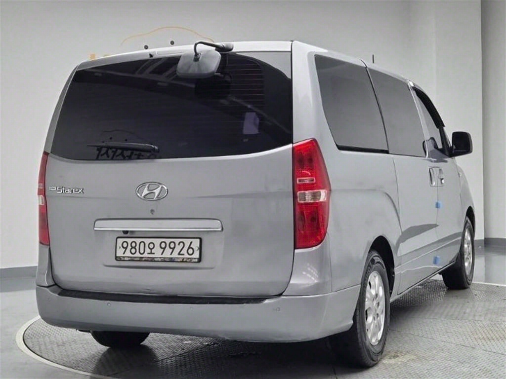 HYUNDAI Starex - Vista 4