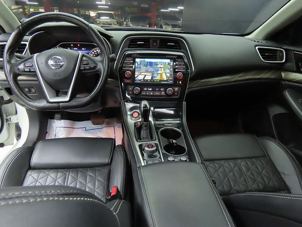 Nissan Maxima - Vista 7