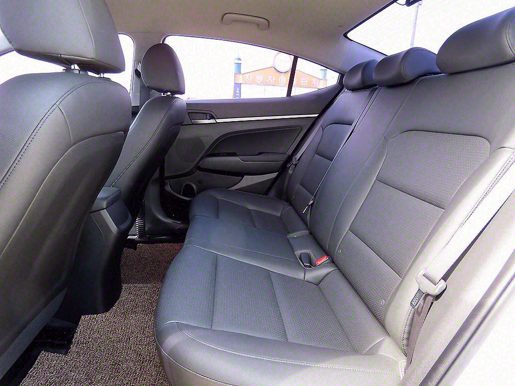 HYUNDAI Avante - Vista 6