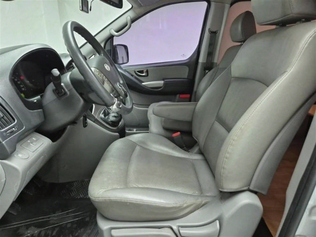 HYUNDAI Starex - Vista 11