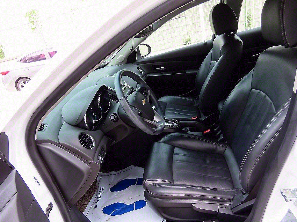 Chevrolet Cruise - Vista 5