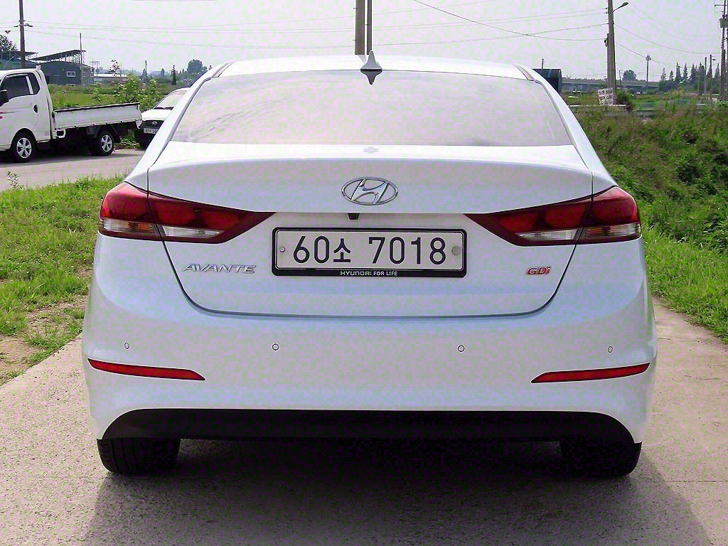 HYUNDAI Avante - Vista 4