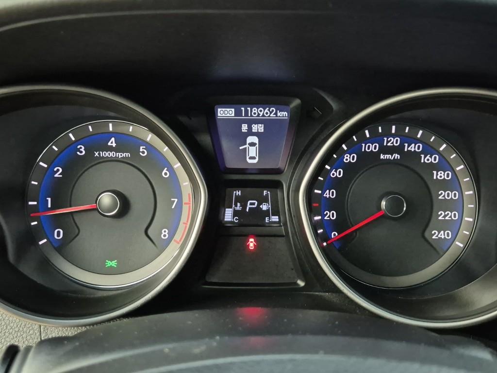 HYUNDAI i30 - Vista 7