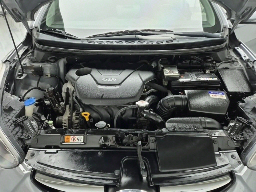 HYUNDAI Avante - Vista 5