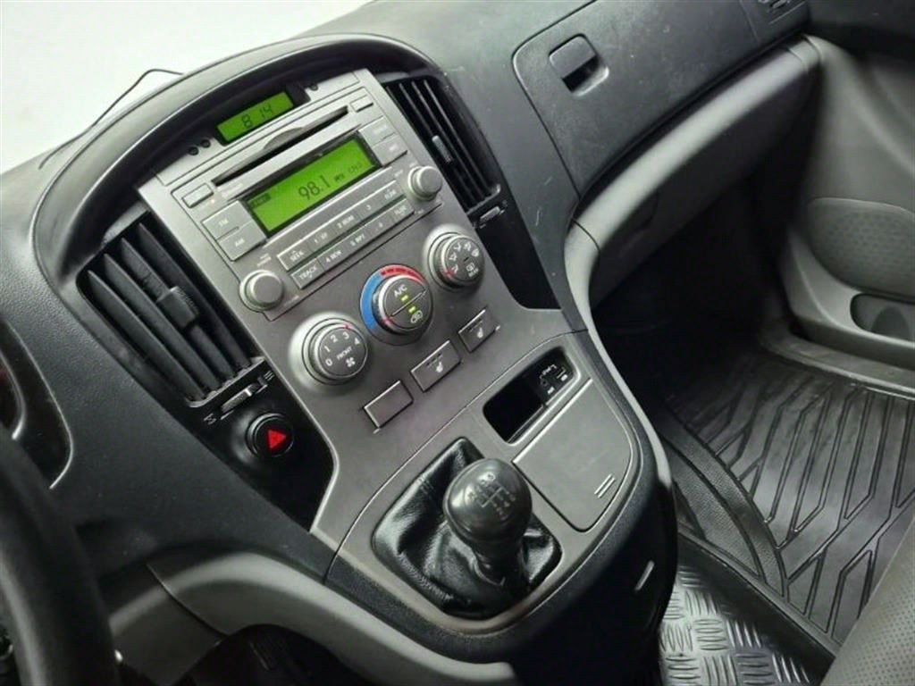 HYUNDAI Starex - Vista 10