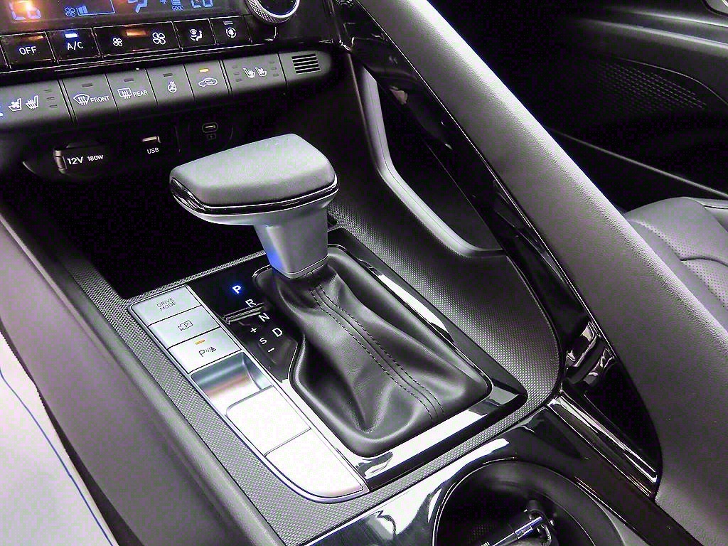 HYUNDAI Avante - Vista 10