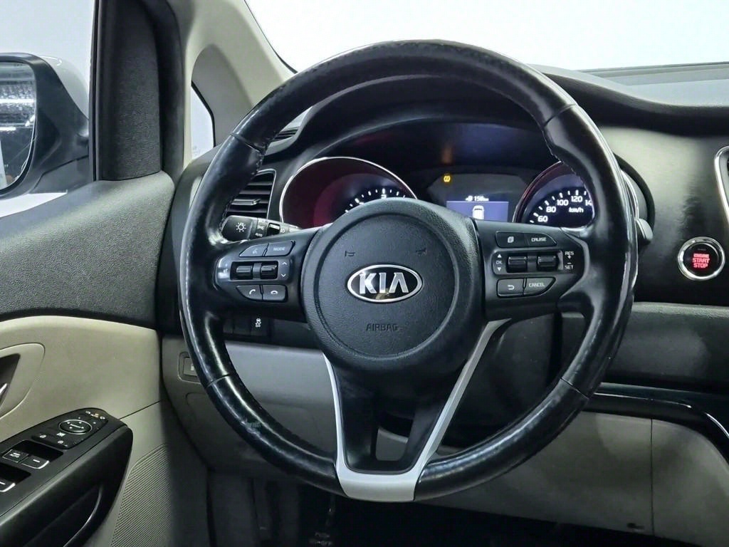 KIA Carnival - Vista 9