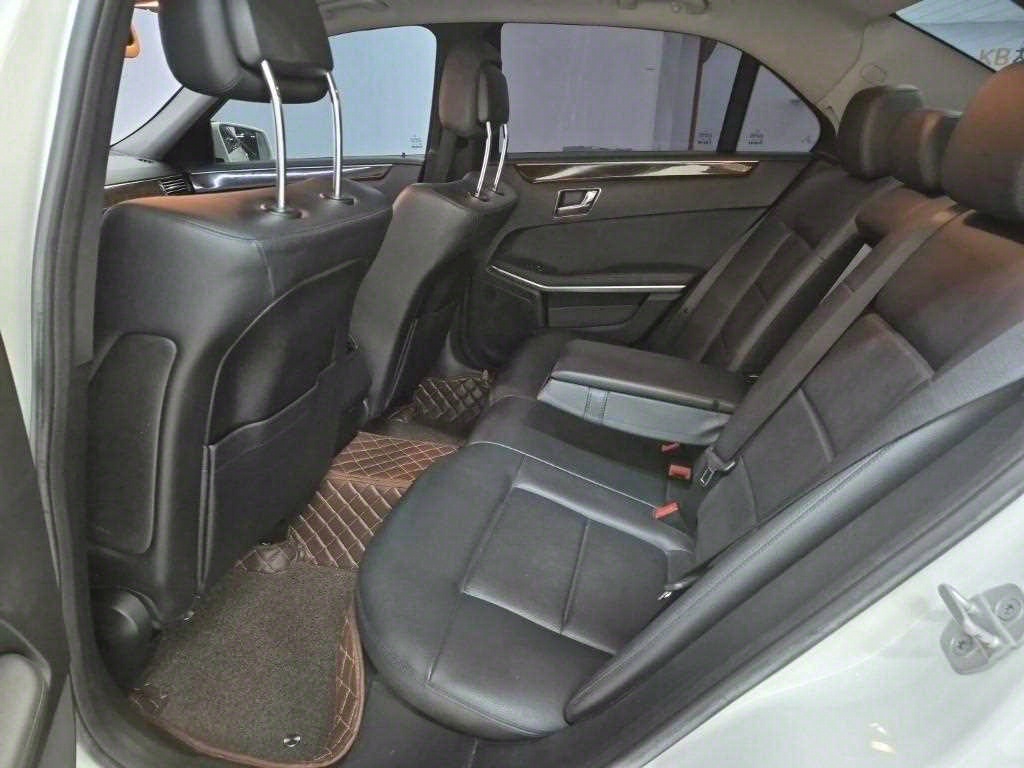 Mercedes Benz E class - Vista 12