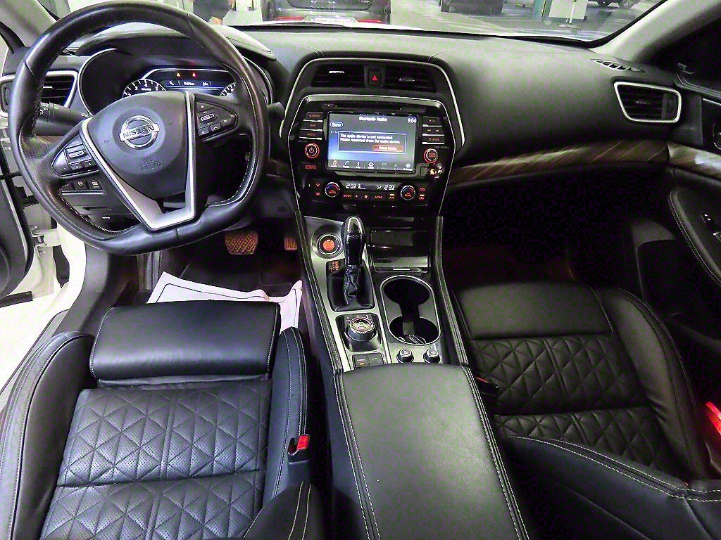 Nissan Maxima - Vista 10
