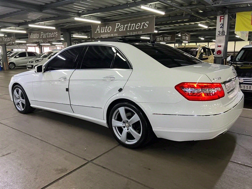 Mercedes Benz E class - Vista 4