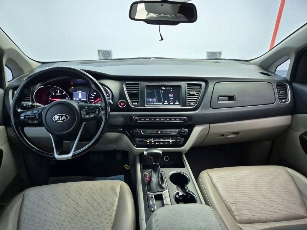 KIA Carnival - Vista 7