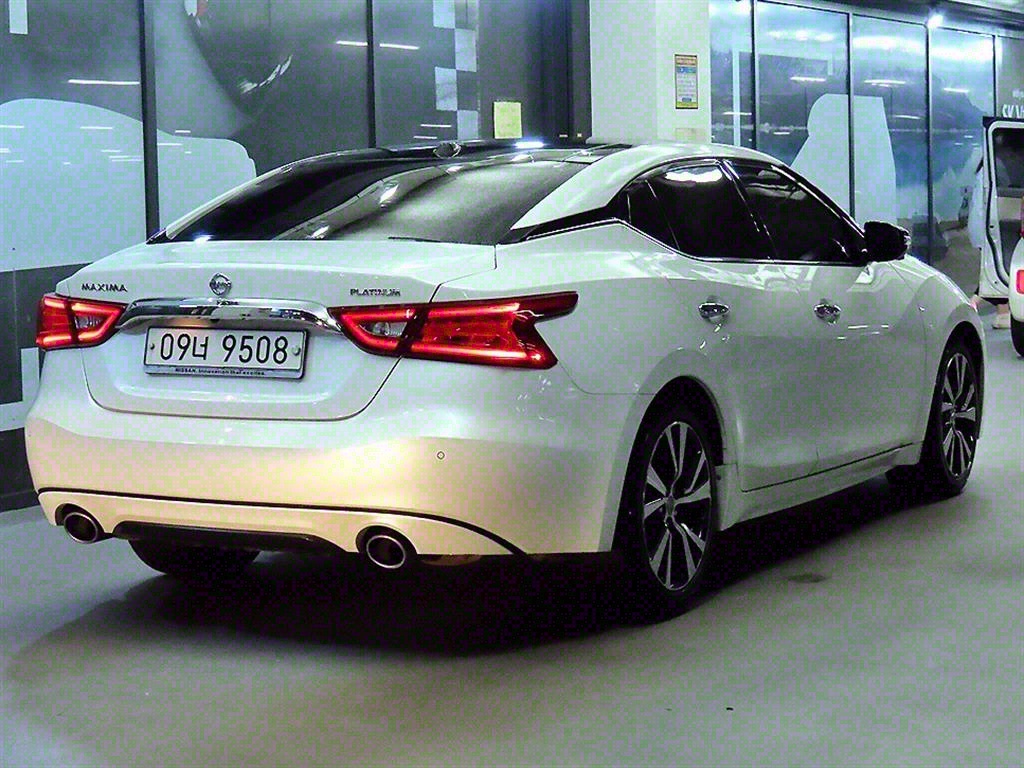 Nissan Maxima - Vista 4